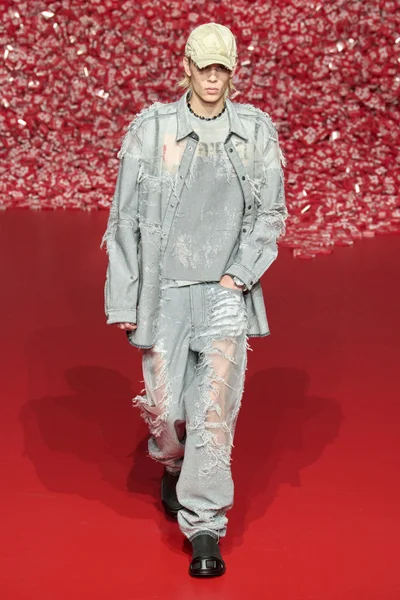 Look 18